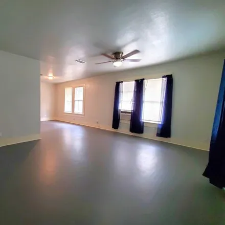 Image 2 - 4350 Kenneth Avenue, Higgins, Beaumont, TX 77705, USA - House for rent