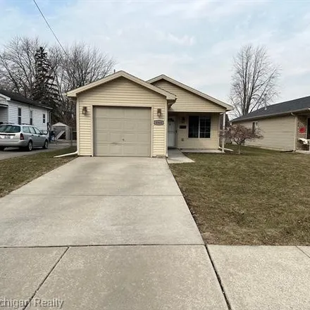 Rent this 3 bed house on 4960 Kingston Street in Dearborn Heights, MI 48125