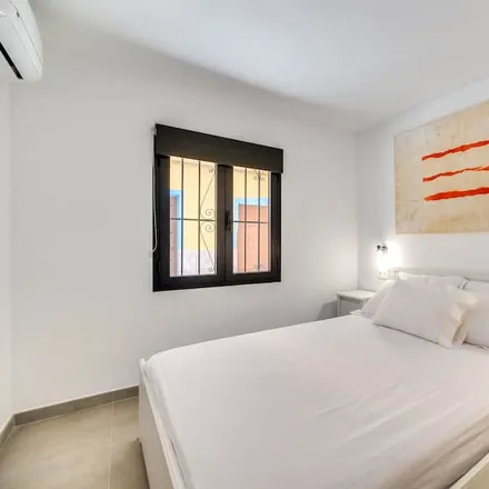 Rent this 1 bed townhouse on Mezquita de Marbella in Bulevar del Príncipe Alfonso de Hohenlohe, 29602 Marbella
