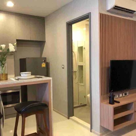 Rent this 1 bed apartment on rang nam rd. street food in Rang Nam Road, Ratchathewi District