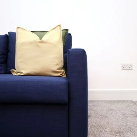 Rent this 1 bed apartment on Wellington Street in Cardiff, CF11 9AW