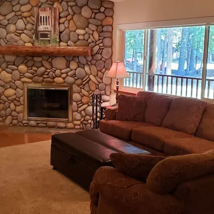 Rent this 3 bed house on Coolin in ID, 83821