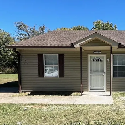 Rent this 3 bed house on 776 N McLemore St in Brownsville, Tennessee