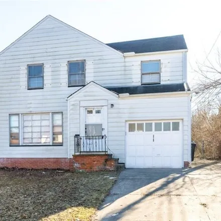 Buy this 4 bed house on 23070 East Groveland Road in Beachwood, OH 44122