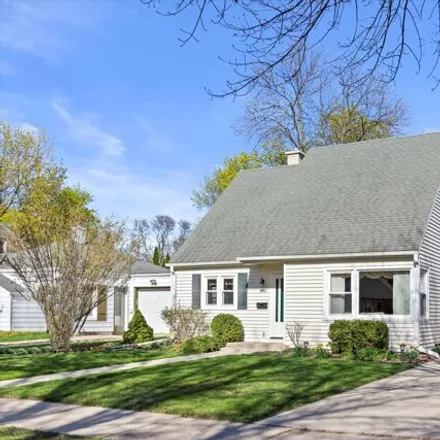Image 2 - 4730 North Woodruff Avenue, Whitefish Bay, WI 53211, USA - House for sale