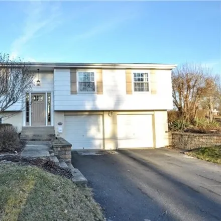 Rent this 3 bed house on 1381 Star Ridge Drive in Upper St. Clair, PA 15241