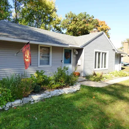 Buy this 3 bed house on 2803 Southridge Drive in South Bend, IN 46614