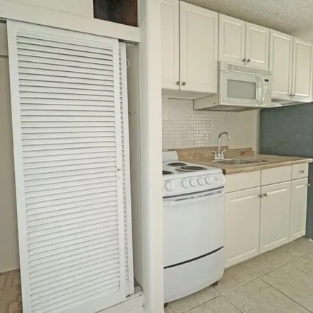 Image 9 - Atlantic Avenue, Palm Beach Shores, Palm Beach County, FL 33404, USA - Apartment for rent