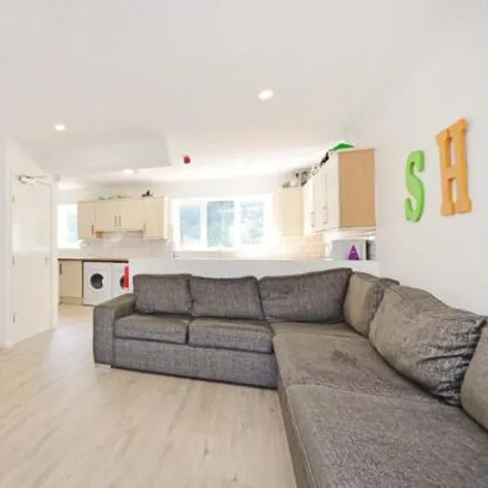 Image 5 - Sale Hill, Sheffield, S10 5BS, United Kingdom - Townhouse for rent