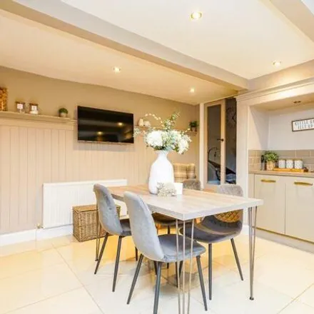 Image 5 - Clarendon Place, Queensbury, BD13 2BY, United Kingdom - Townhouse for sale