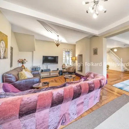 Image 2 - Hail & Ride Mayfield Road, Weston Park, London, N8 9PN, United Kingdom - House for rent