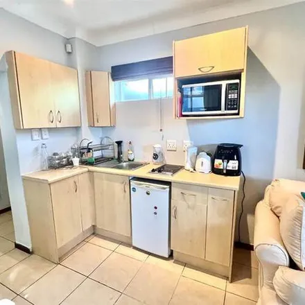 Image 6 - 5th Avenue, Parkhurst, Rosebank, 2104, South Africa - Apartment for rent