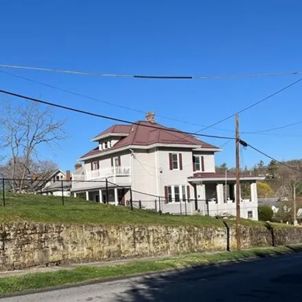 Buy this 4 bed house on 2000 Wythe Avenue in Bluefield, WV 24701