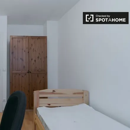 Rent this 3 bed room on Schönbrunner Straße 95 in 1050 Vienna, Austria