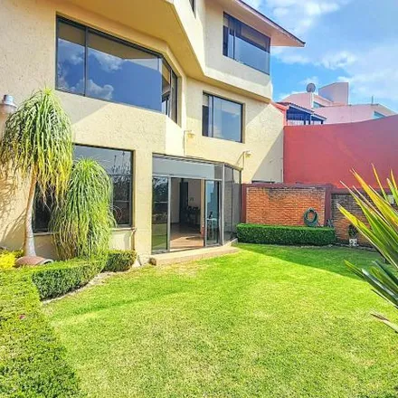 Buy this 4 bed house on Privada Bsoques de Aranjuez in Colonia Paseos del Bosque, 53200 Naucalpan de Juárez