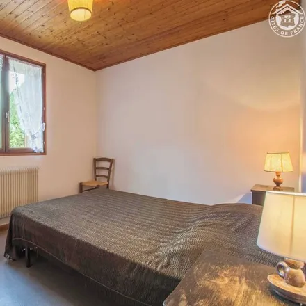 Rent this 3 bed house on Route du col des aravis in 73590 La Giettaz, France