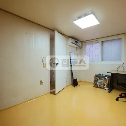 Rent this studio apartment on 서울특별시 광진구 화양동 500-12
