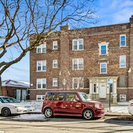 Buy this 3 bed condo on 6335 North Bell Avenue in Chicago, IL 60645