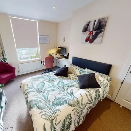 Image 4 - Broomfield View, Leeds, LS6 3DH, United Kingdom - House for rent