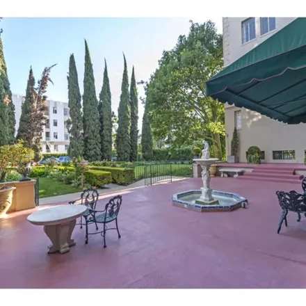 Rent this 3 bed apartment on 5474 Rosewood Avenue in Los Angeles, CA 90004