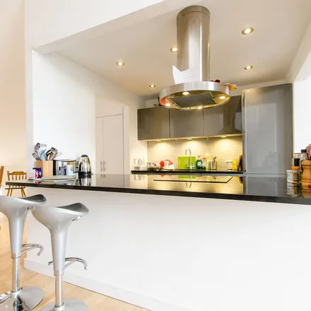 Rent this 3 bed apartment on Sidney Street in London, E1 4TW
