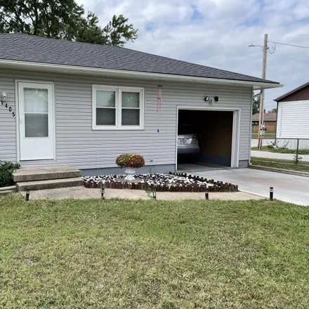 Buy this 3 bed house on 1405 South Grant Avenue in Marshall, MO 65340