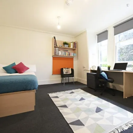Rent this 5 bed room on Raymont Hall in Wickham Road, London