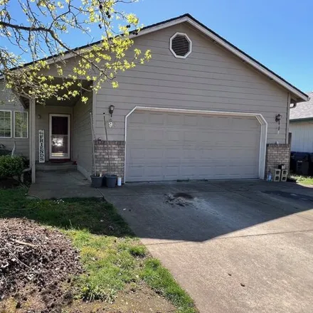 Buy this 3 bed house on 597 Nicholas Drive in Springfield, OR 97477