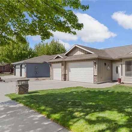 Buy this 3 bed house on 1405 Copper Loop in East Wenatchee, WA 98802
