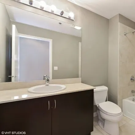 Image 6 - Silver Tower, 325 West Ohio Street, Chicago, IL 60654, USA - Condo for rent