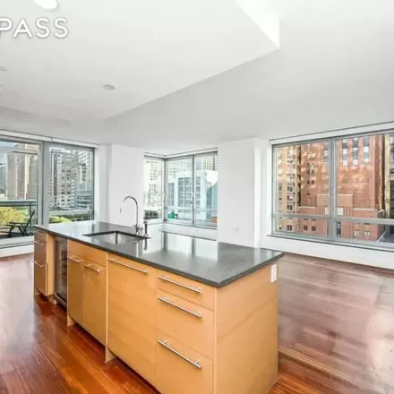 Image 5 - Millennium Tower Residences, 1st Place, New York, NY 10280, USA - Apartment for rent