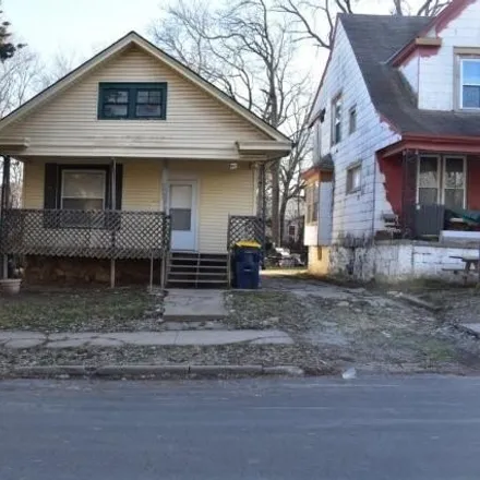 Buy this 2 bed house on 3231 East 26th Street in Kansas City, MO 64127