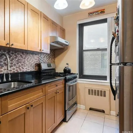 Image 9 - 32-25 90th Street, New York, NY 11369, USA - Apartment for sale