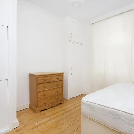 Rent this 3 bed apartment on 196 North Gower Street in London, NW1 2NR