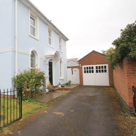 Rent this 3 bed duplex on The Plover in Buckinghamshire, HP19 0FG