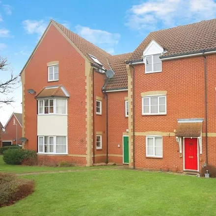 Rent this 2 bed apartment on Sullivan Way in Basildon, SS16 6GH