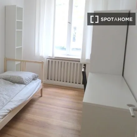 Rent this 5 bed room on Tempelhofer Ufer 8 in 10963 Berlin, Germany