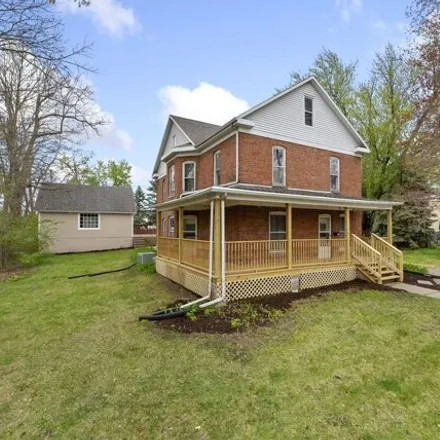 Buy this 5 bed house on 162 West 11th Street in Muscatine, IA 52761