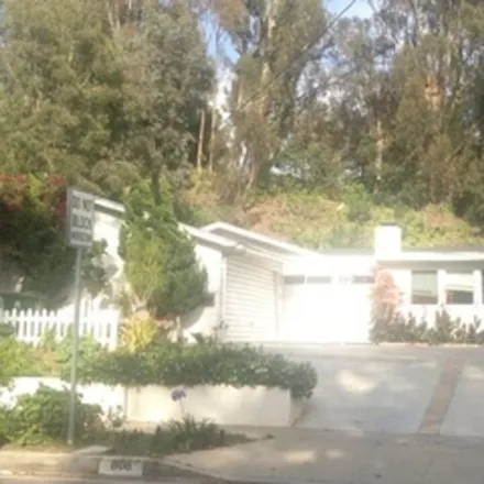 Image 2 - 808 Bienveneda Avenue, Los Angeles, CA 90272, USA - House for rent
