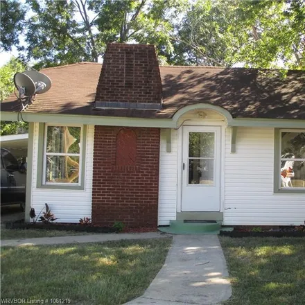 Buy this 3 bed house on 706 East Short Mountain Street in Paris, Logan County