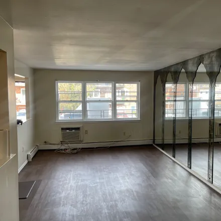 Image 4 - 750 East 83rd Street - House for rent