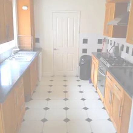 Rent this 6 bed apartment on New Street in Royal Leamington Spa, CV31 1HL