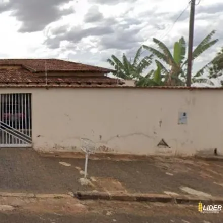 Buy this 3 bed house on Avenida Professor José Inácio de Souza in Umuarama, Uberlândia - MG