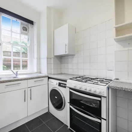 Image 3 - Elm Tree Court, Elm Tree Road, London, NW8 9JX, United Kingdom - Apartment for sale