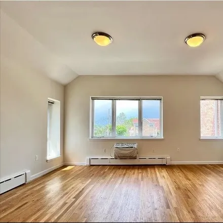 Rent this 3 bed apartment on LaGuardia Plaza Hotel in 104-02 Ditmars Boulevard, New York