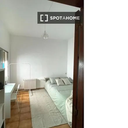 Rent this 3 bed room on Carrer de la Nació in 54, 08026 Barcelona