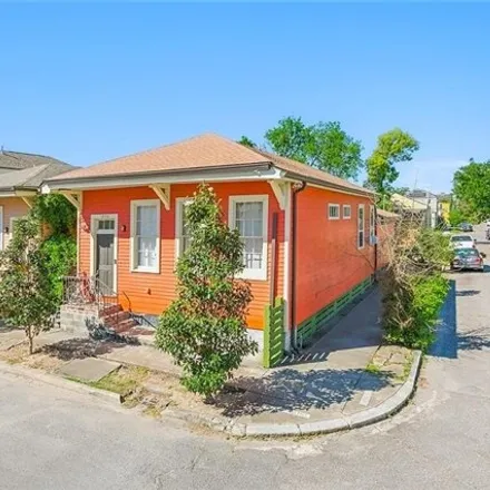Buy this 1studio house on 1927 Delachaise Street in New Orleans, LA 70115
