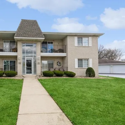 Buy this 2 bed condo on 1299 Woodhollow Court in Schererville, IN 46375