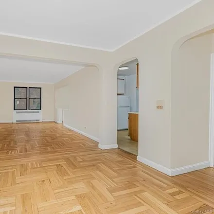 Image 2 - 3017 Riverdale Avenue, New York, NY 10463, USA - Apartment for sale