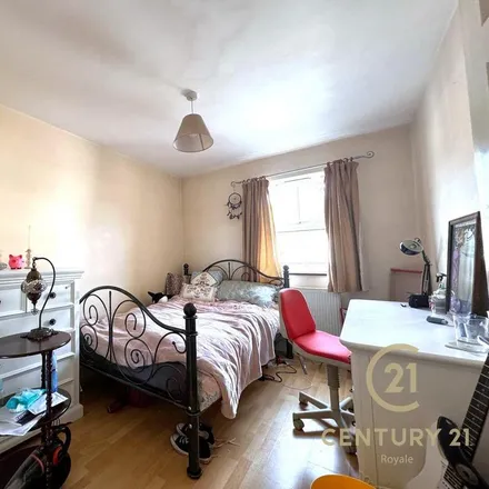 Rent this 1 bed room on Londis in 67 Surbiton Road, London